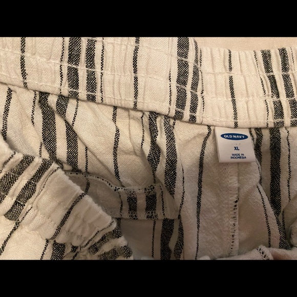 Old Navy Linen Shorts - Picture 3 of 3